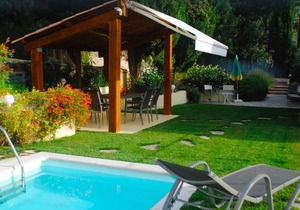 Beautiful Villa overlooking the bay with heated pool & A/C short walk to the Sea