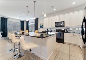 BELLA VIDA 577MB- 5BEDROOMS - 10 GUESTS - LAKEVIEW - AMAZING LOCATION-CLOSE TO DISNEY PARKS AND MORE