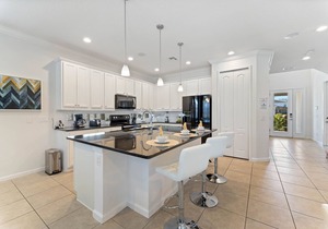 BELLA VIDA 577MB- 5BEDROOMS - 10 GUESTS - LAKEVIEW - AMAZING LOCATION-CLOSE TO DISNEY PARKS AND MORE
