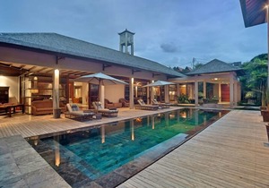 Book 3 Bedroom Luxury Pool Villa Jimbaran, Staff