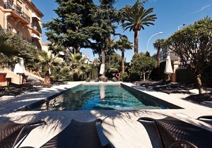 Cannes Apartment with Patio