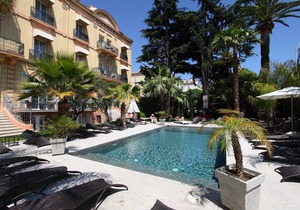 Cannes Apartment with Patio