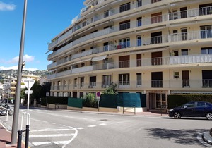 Cannes with large private garden and parking