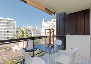 Carlton area chic 2 bedrooms 2 baths