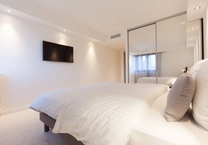 Carlton area: chic & new 2 beds/ 2 baths