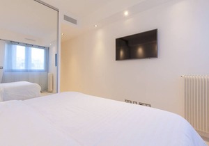 Carlton area: chic & new 2 beds/ 2 baths