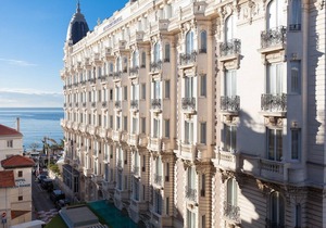 Carlton area: chic & new 2 beds/ 2 baths