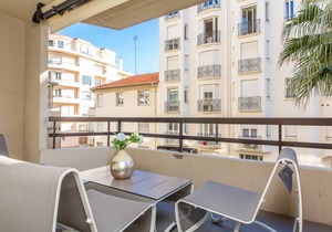 Carlton area : Luxury & new 2 beds/ 2 baths