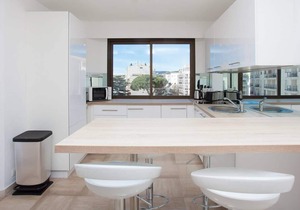 Carlton: New 2 beds/ 2 baths w/ side sea view