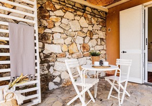 Casetta Eden apartment near the beach with pool and garden