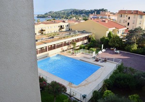 Center Beaulieu sea view 2 rooms quiet and sunny with swimming pool