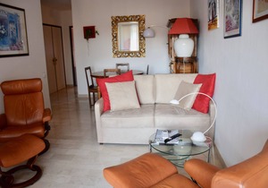 Center Beaulieu sea view 2 rooms quiet and sunny with swimming pool