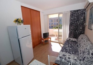 Central Studio with Terrace, A/C, Parking & Near Beach