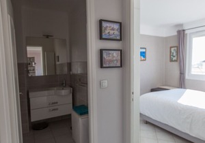 Centrally located quiet apartment with beautiful sea view
