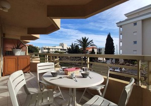 Charming 1-Bed Appt, Sleeps 4, 100m from Beach, Private Parking, Terrace - Juan les Pins
