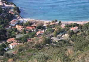 Charming long-distance apartment only 3 minutes walk to the sandy beach