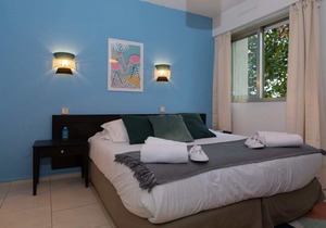 Charming Riviera 1E - One Bedroom Apartment, Sleeps 4