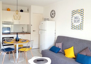 Charming studio classified 3 *, tastefully decorated by the sea, swimming pool, air conditioning, park