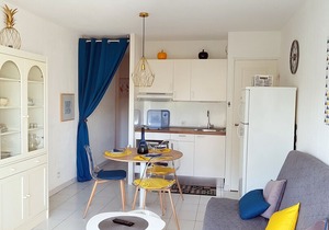 Charming studio classified 3 *, tastefully decorated by the sea, swimming pool, air conditioning, park