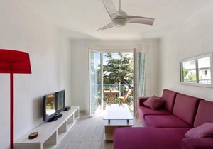 Charming two-bedroom with balcony close to La Promenade des Anglais