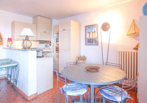 Close to the beach flat for 4 persons et sea view