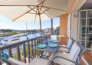Close to the beach flat for 4 persons et sea view