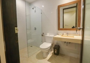 Convenient Stay in Jimbaran Area, only 10 minutes Drive to RockBar Jimbaran