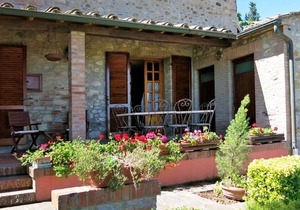 Cosy apartment in villa with WIFI, pool, TV, terrace, pets allowed, panoramic view and parking
