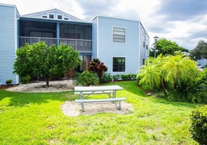 Country Club Condominium