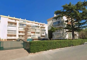 Cozy 1-Bed Apt with Terrace, Parking, Close to Beach & Port - Fréjus