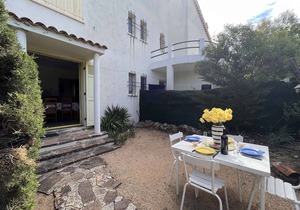 Cozy 1-Bedroom Apartment with Private Garden, Close to Beach & Shops in Saint Aygulf