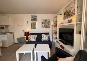 Cozy 1BR Apt, Terrace, 5-Min Walk to Beach, Parking - Saint Aygulf, Fréjus