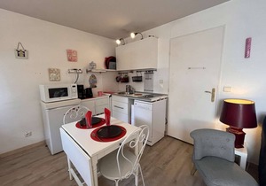 Cozy 1BR Apt, Terrace, 5-Min Walk to Beach, Parking - Saint Aygulf, Fréjus
