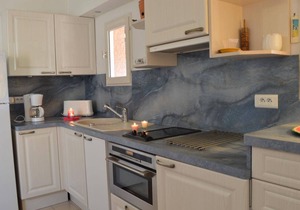 Cozy 2-Room Apartment with Terrace, Pool & Parking, 400m from Beach