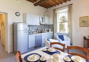Cozy apartment in Camaiore with WiFi