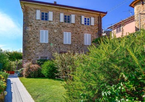 Cozy apartment in Camaiore with WiFi