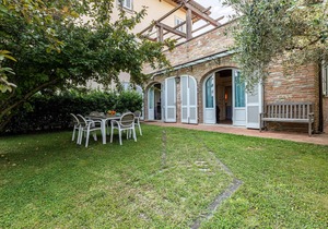 Cozy apartment in Lari with WiFi
