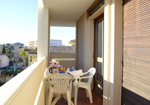 Cozy Studio for 3 in Fréjus, Near Beach, Terrace & Parking