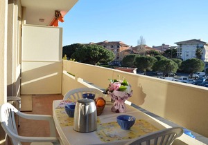 Cozy Studio for 3 in Fréjus, Near Beach, Terrace & Parking