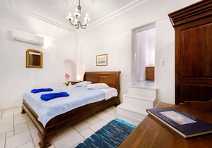 Deluxe Santorini Villa | Villa Romantic.