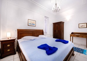 Deluxe Santorini Villa | Villa Romantic.