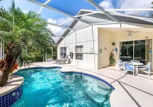 Entire Villa with Pool and great Privacy near Disney
