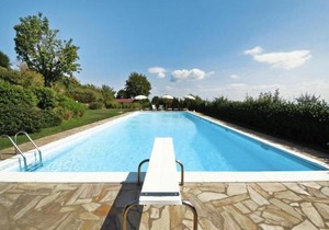 Estate in Monte Serra with Pool & Olive Views