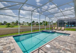 EV 1672 - 9 Bed 5 Bath Villa with Screened Pool with Spillover Spa, Kids Bedroom