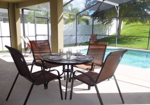 Fantastic 4 bed detached home, large pool, great pool deck, Disney 9 miles!