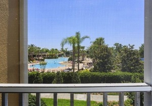 Fantastic Condo - Overlooking Pool -Just 2 miles from Disney