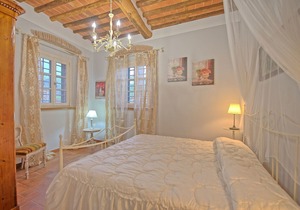 Flavia 4 - Vacation Rental with swimming pool in Lucca