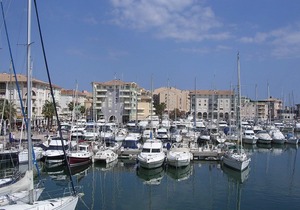 Fréjus beach T3 air-conditioned by the sea with terrace