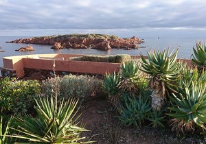 French Riviera, Magnificent ground floor villa feet in water, private sea access, 180 ° view