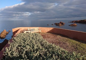 French Riviera, Magnificent ground floor villa feet in water, private sea access, 180 ° view